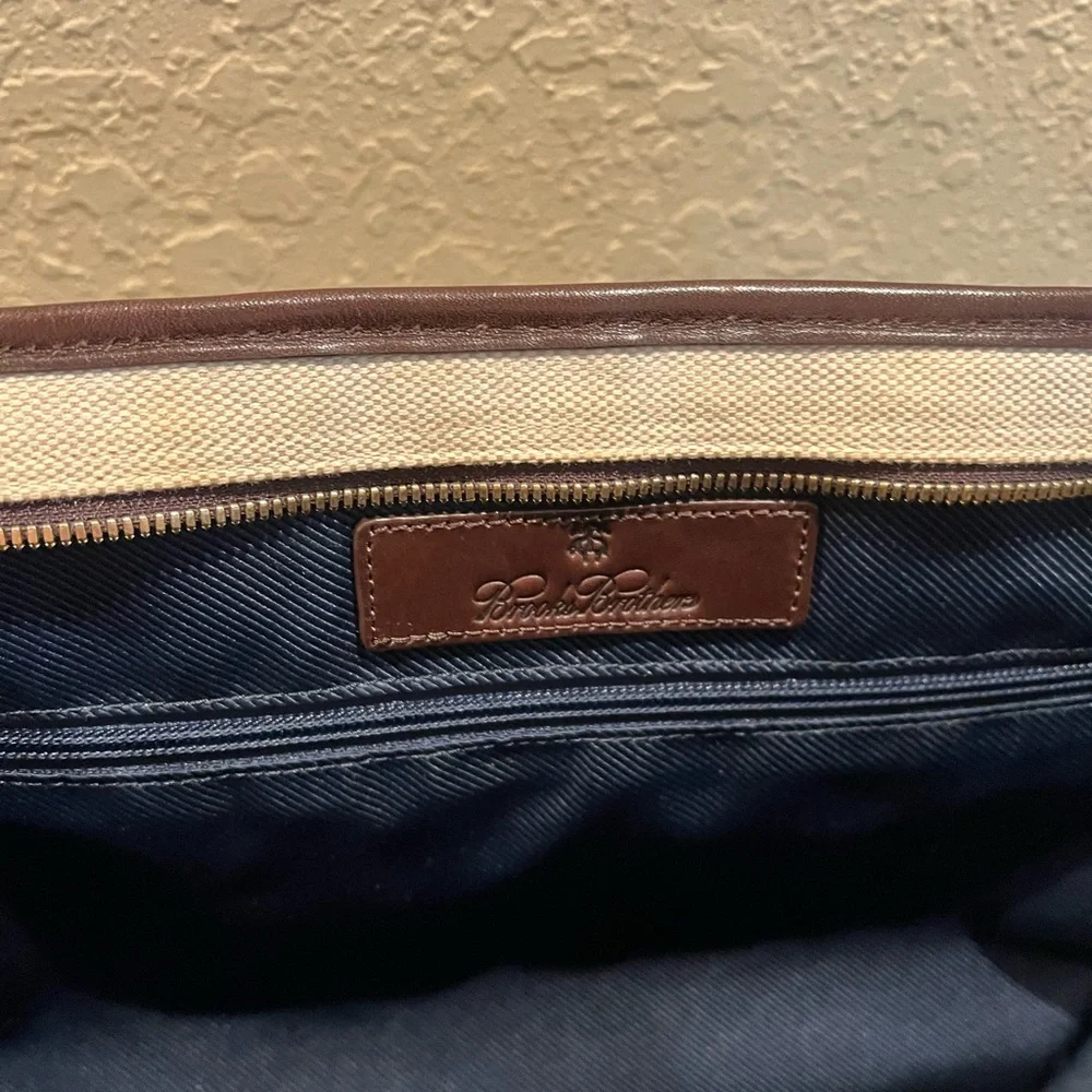 Brooks Brothers Elegant Cream and Brown Travel Bag